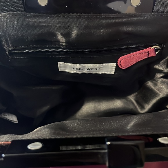 Beautiful fuchsia colored purse , great condition - Picture 2 of 2